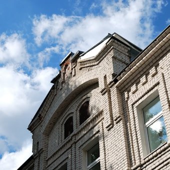 Ofrecemos servicios de albañilería y reformas económicas y de calidad en Madrid.