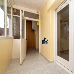 Cierre de terrazas en Madrid para ganar espacio habitable y mejorar el confort del hogar, con Albañil Madrid.